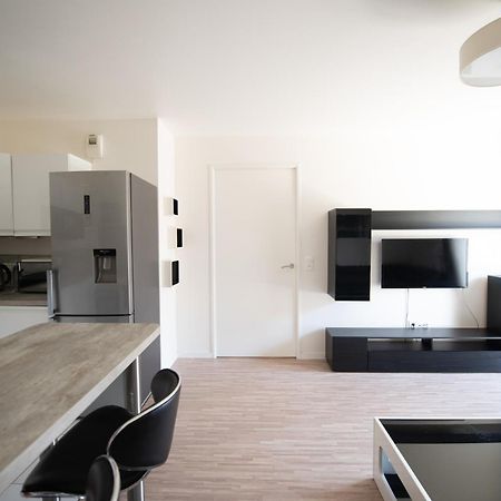 Appartements De 2 Ou 3 Chambres A 40 Minutes De Paris Courcouronnes Værelse billede